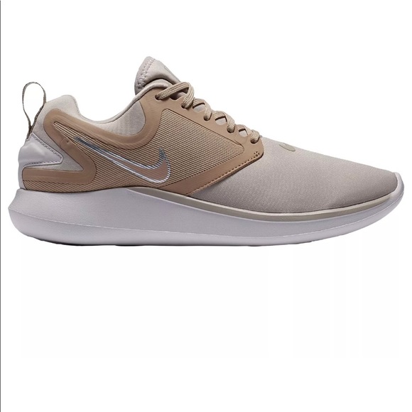 Nike Shoes - Nike Womens Shoes Lunarsolo size 7.5 EUC No Flaws